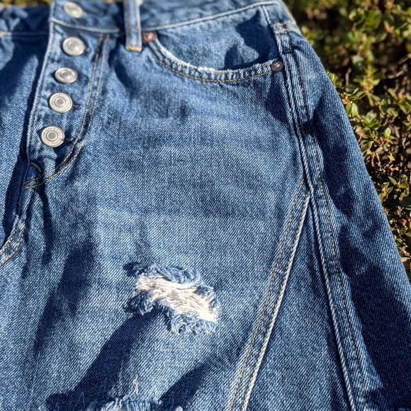 WE THE FREE distressed button fly denim skirt  Size 27 / 4 - Picture 8 of 11
